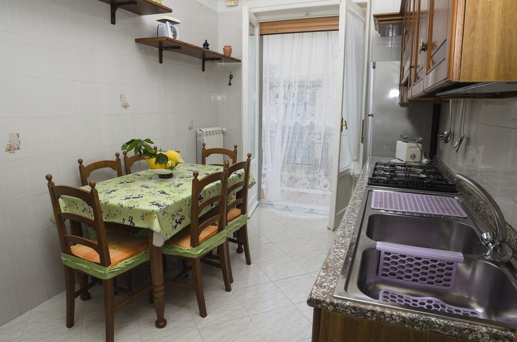 Ferienwohnung Casa Raffelina Minori Zimmer foto